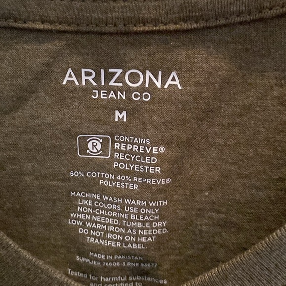 Medium Arizona Jean Co. hunter green v neck - Picture 3 of 4